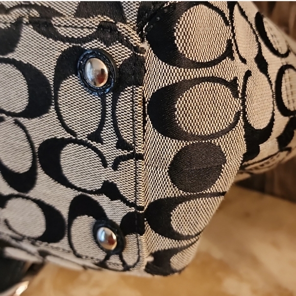 Coach Canvas Monogram C Shoulder Bag EUC - Picture 11 of 14